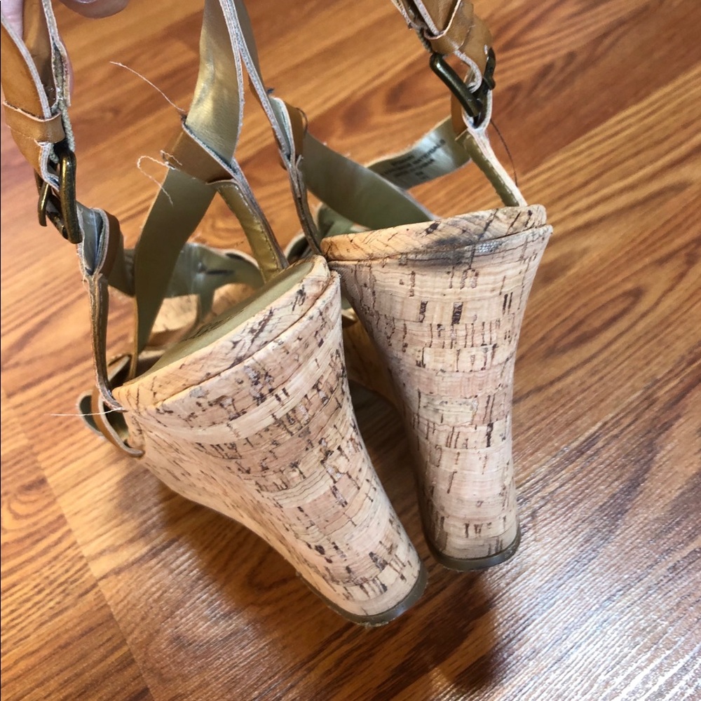 GUESS Light Brown/Tan Strappy Cork Wedge Sandals Size 8 - Picture 7 of 11